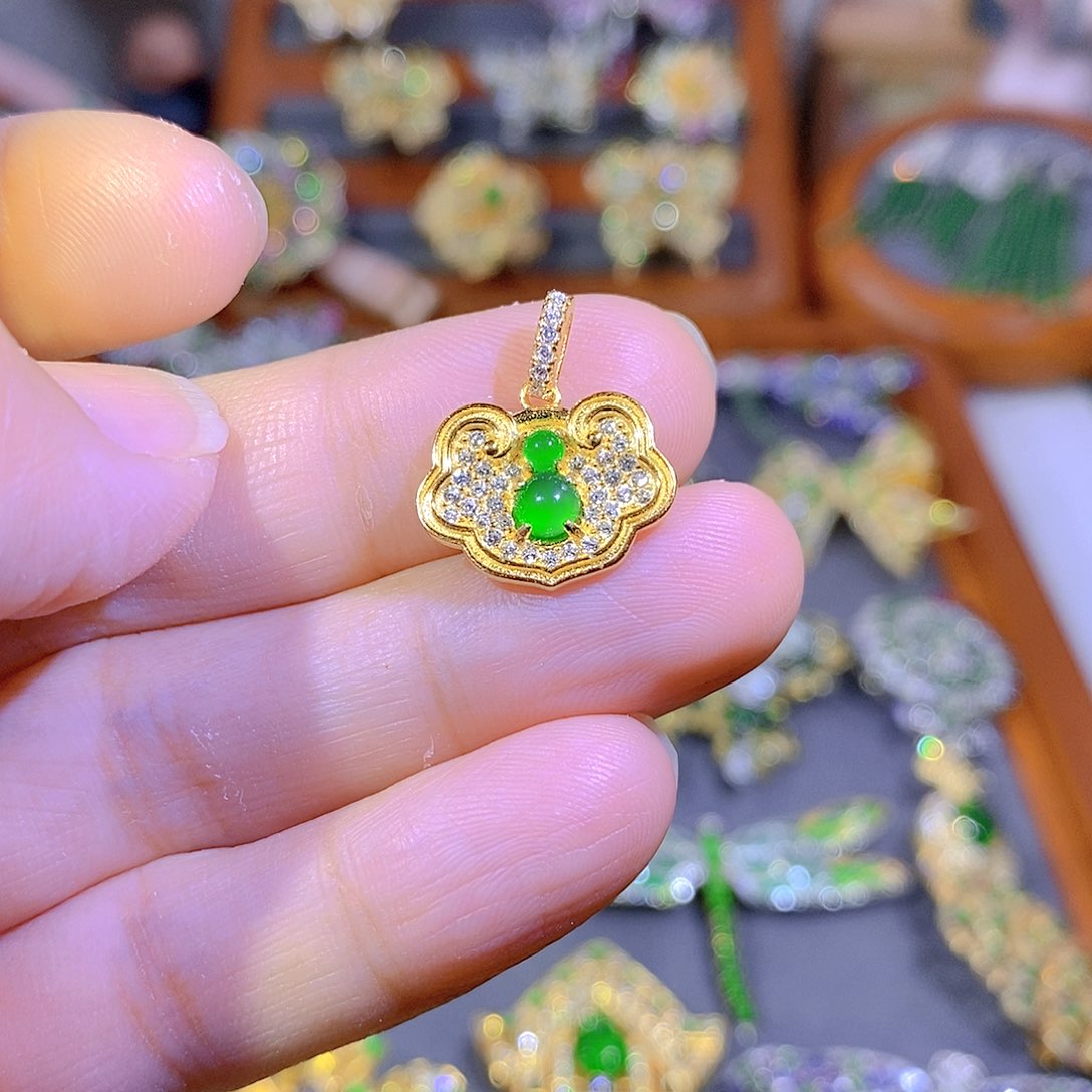 颈饰银S925镶嵌翡翠