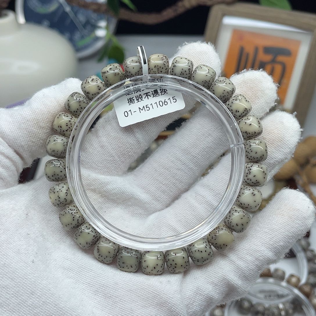 星月菩提手串9×8绿冰侧留白同枝M7