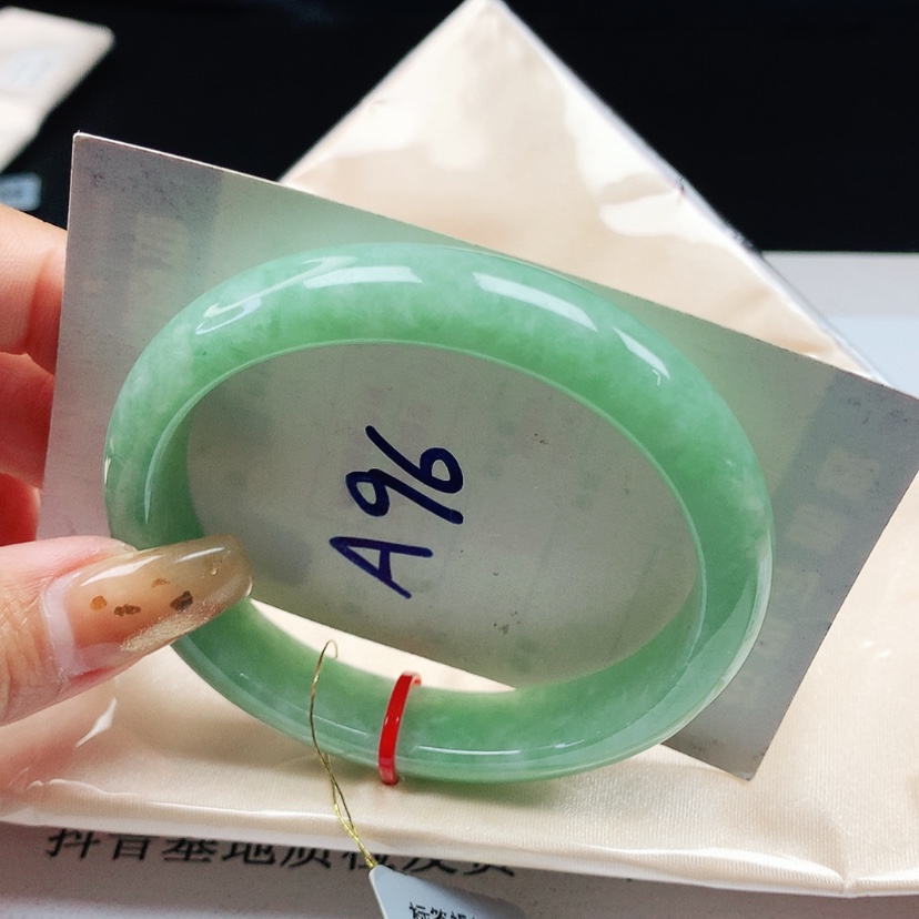 【闪购商品】翡翠手镯未镶嵌 贵妃58