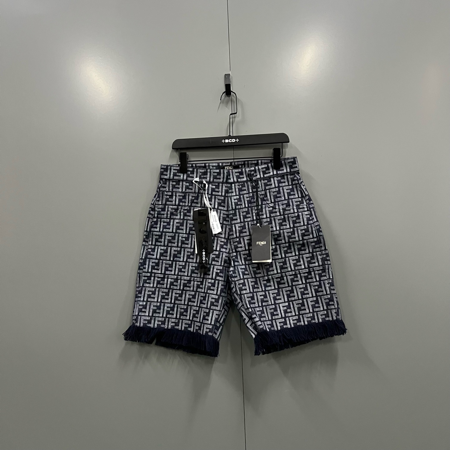 未使用 FENDI/芬迪 j2/满印老花FF流苏短裤 33码 019242