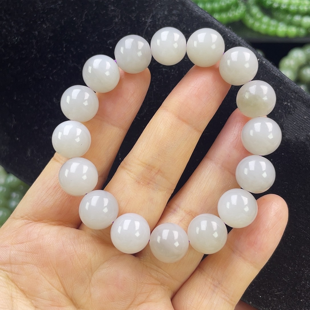 王***华和田玉未镶嵌手链