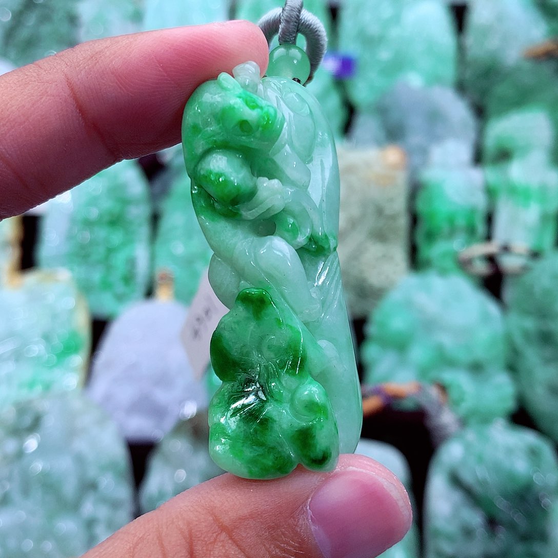 吊坠(不含链)未镶嵌翡翠