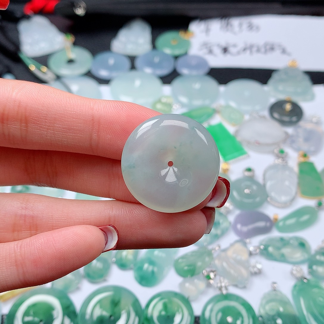 翡翠颈饰未镶嵌天然翡翠