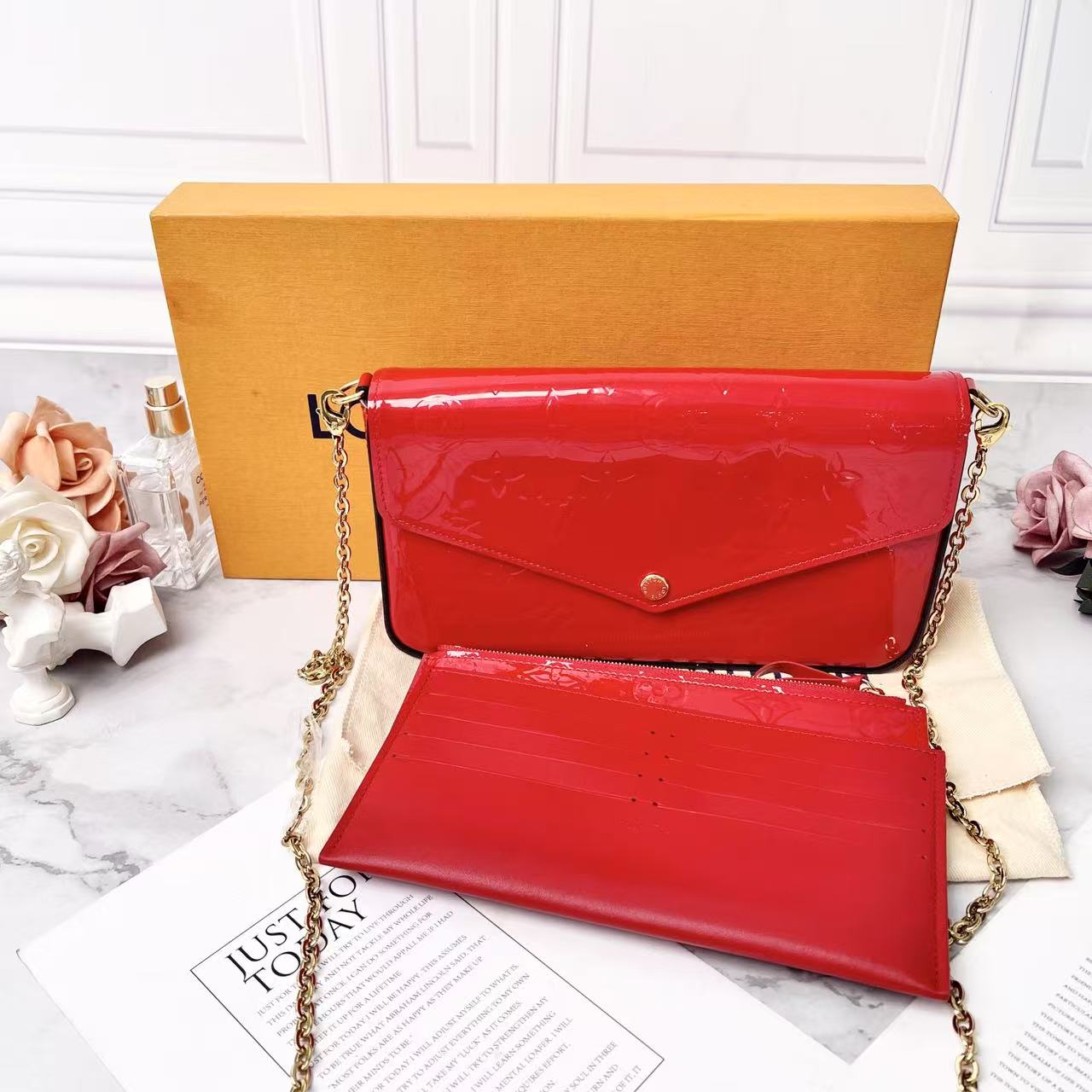 95新 LouisVuitton/路易威登 Lv/路易威登红色漆皮三合一单肩包