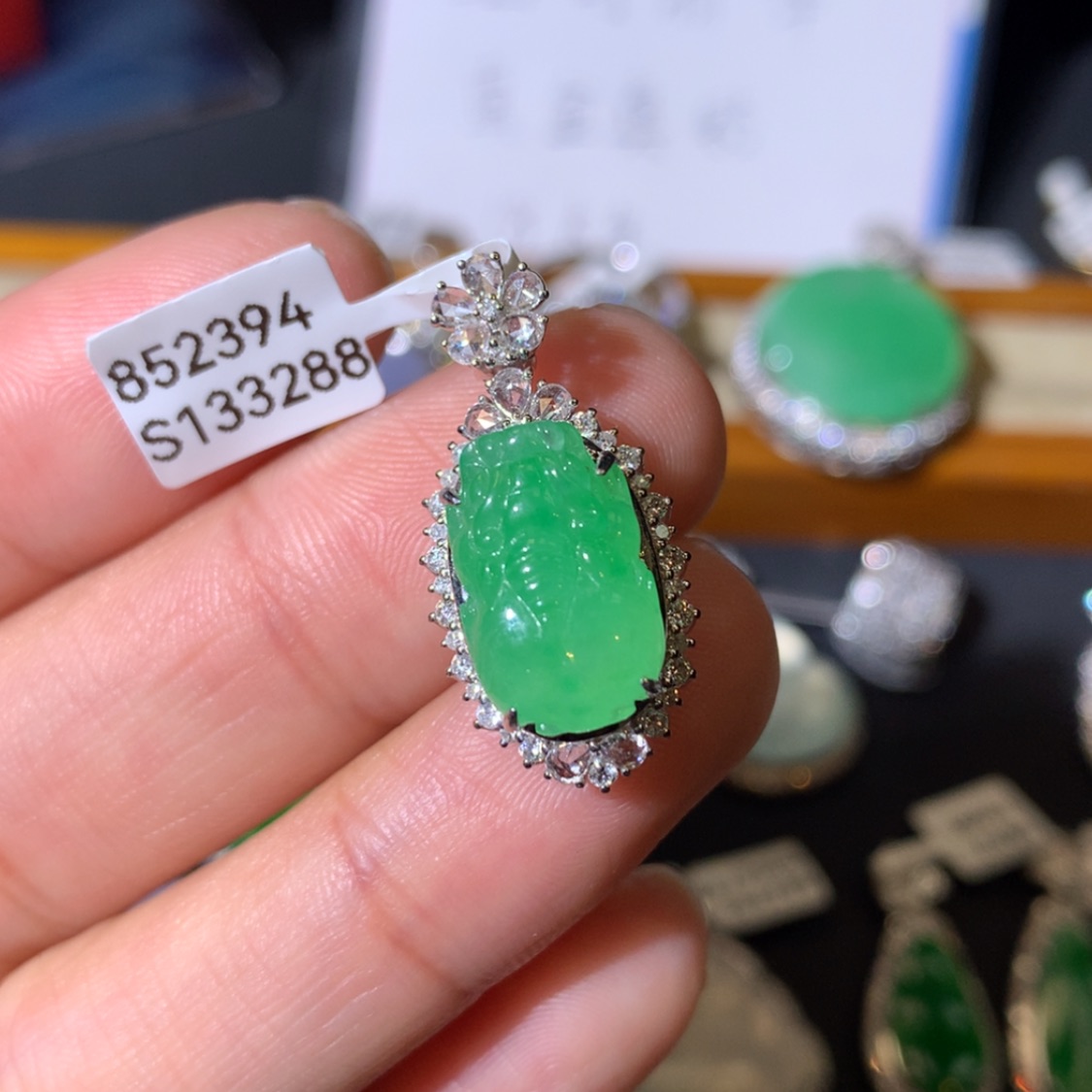 【闪购商品】翡翠吊坠(不含链)18K金镶嵌翡翠吊坠