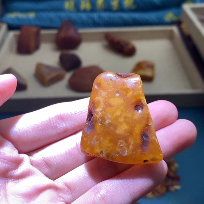 【闪购商品】未镶嵌琥珀珠宝奇石