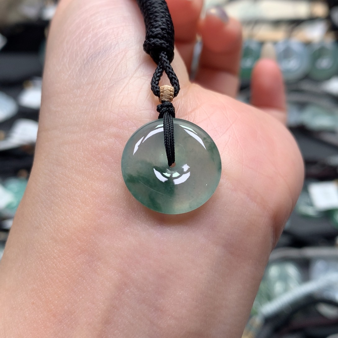 翡翠颈饰未镶嵌扣子