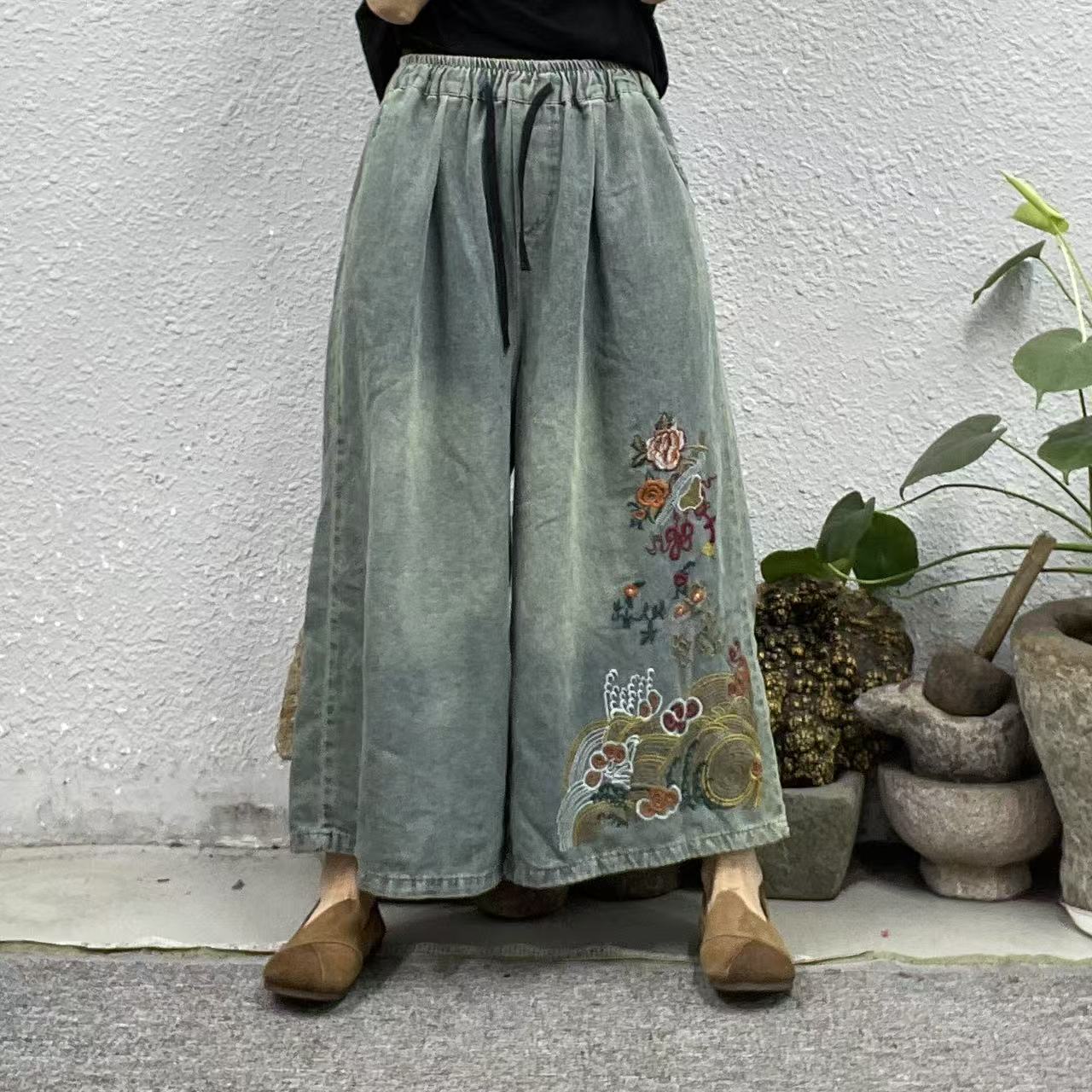 26009左下摆绣黄海浪红花炒色阔腿牛仔裤（长85臀围125脚口76