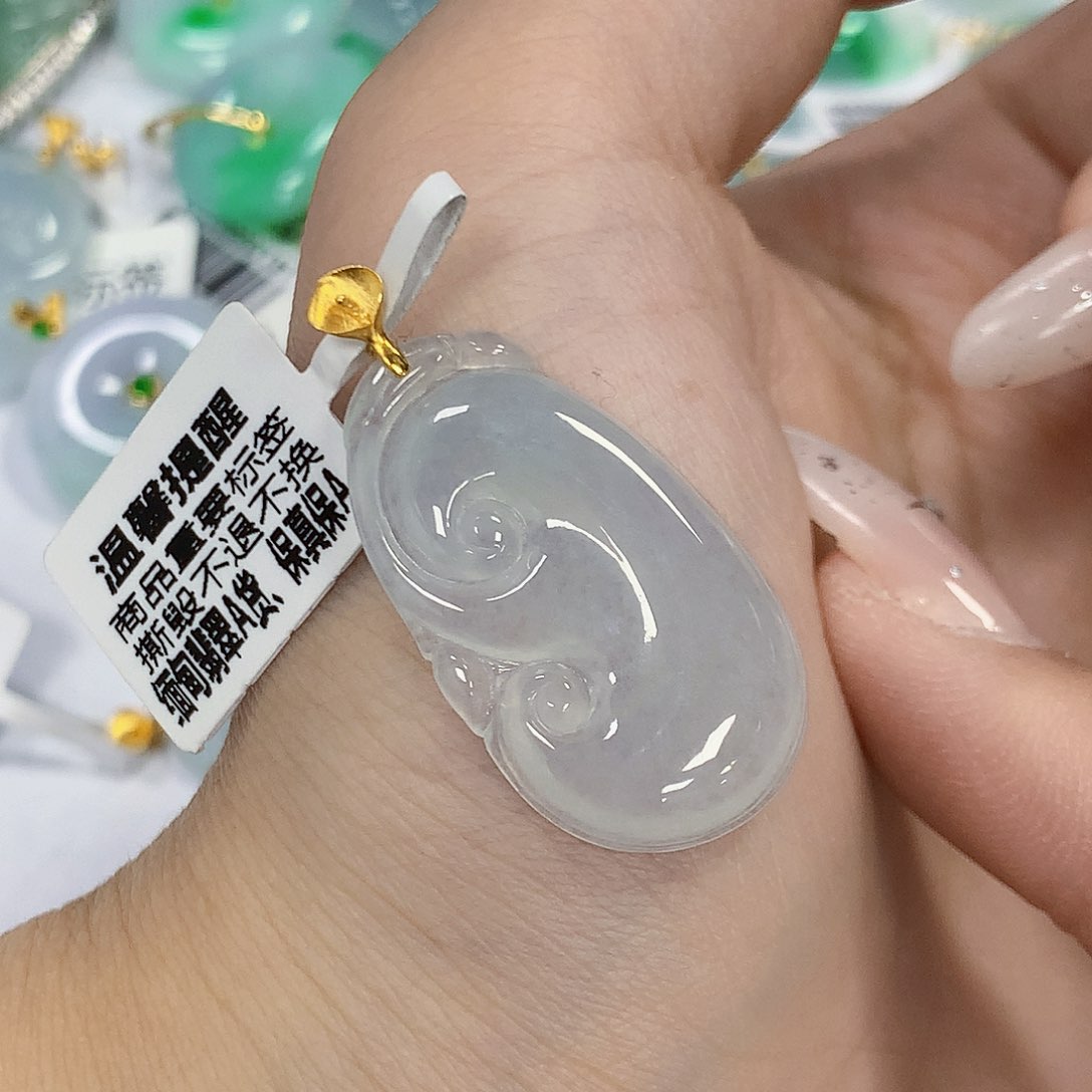 颈饰18K金镶嵌翡翠