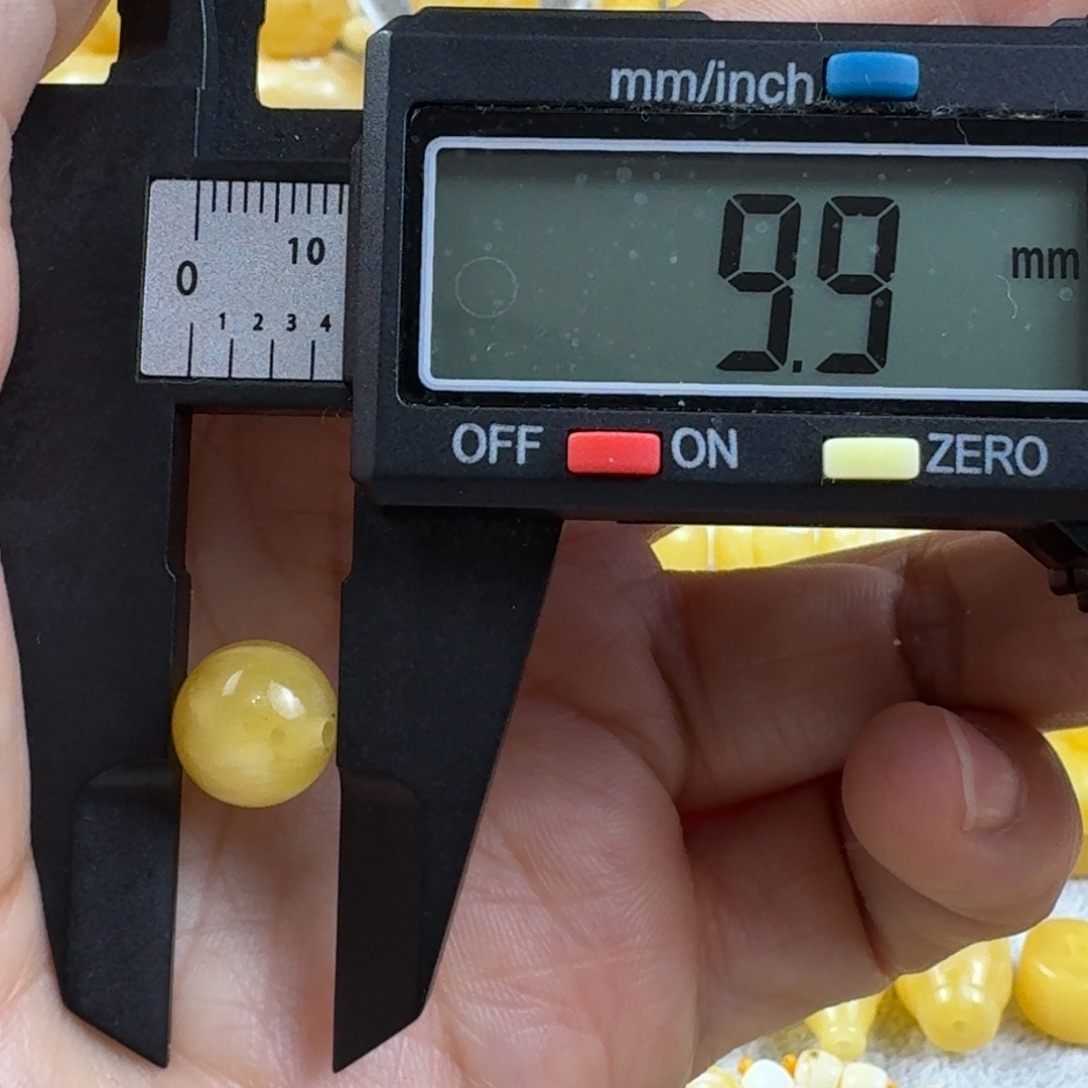 蜜蜡未镶嵌裸石32杂