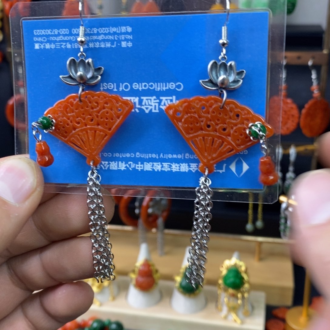 颈饰未镶嵌翡翠耳饰