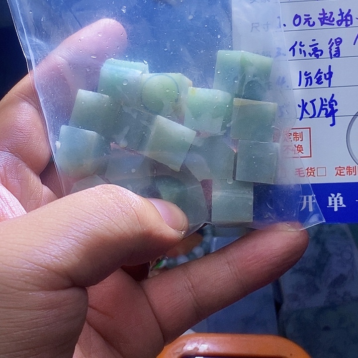 翡翠未镶嵌颈饰天**古翡翠