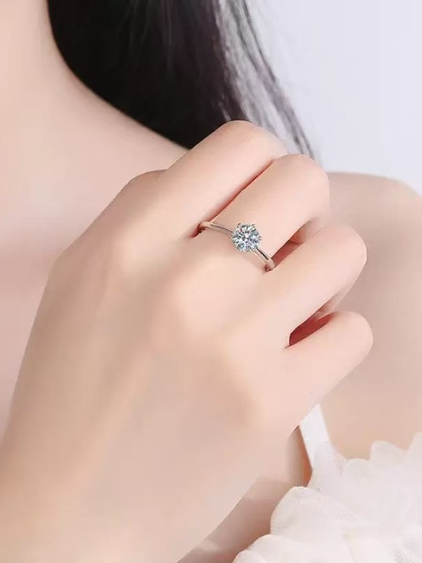 0.3CT 周家六爪女戒