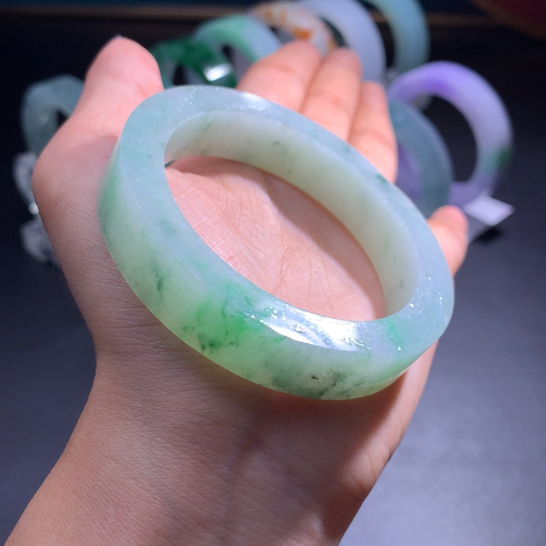 未镶嵌翡翠手镯定制翡翠