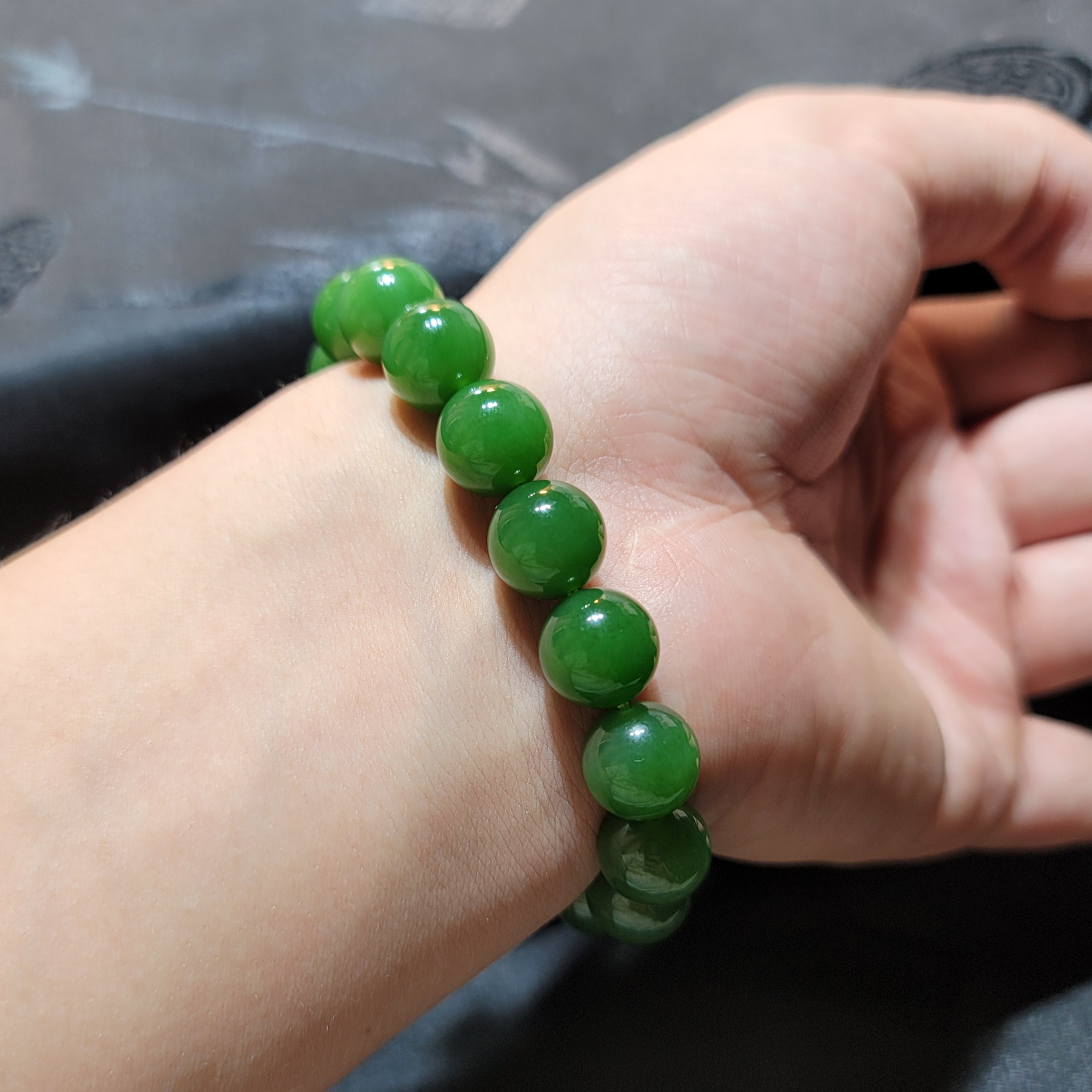 碧玉果阳绿圆珠手串 12mm 俄料碧玉珠子 无包容