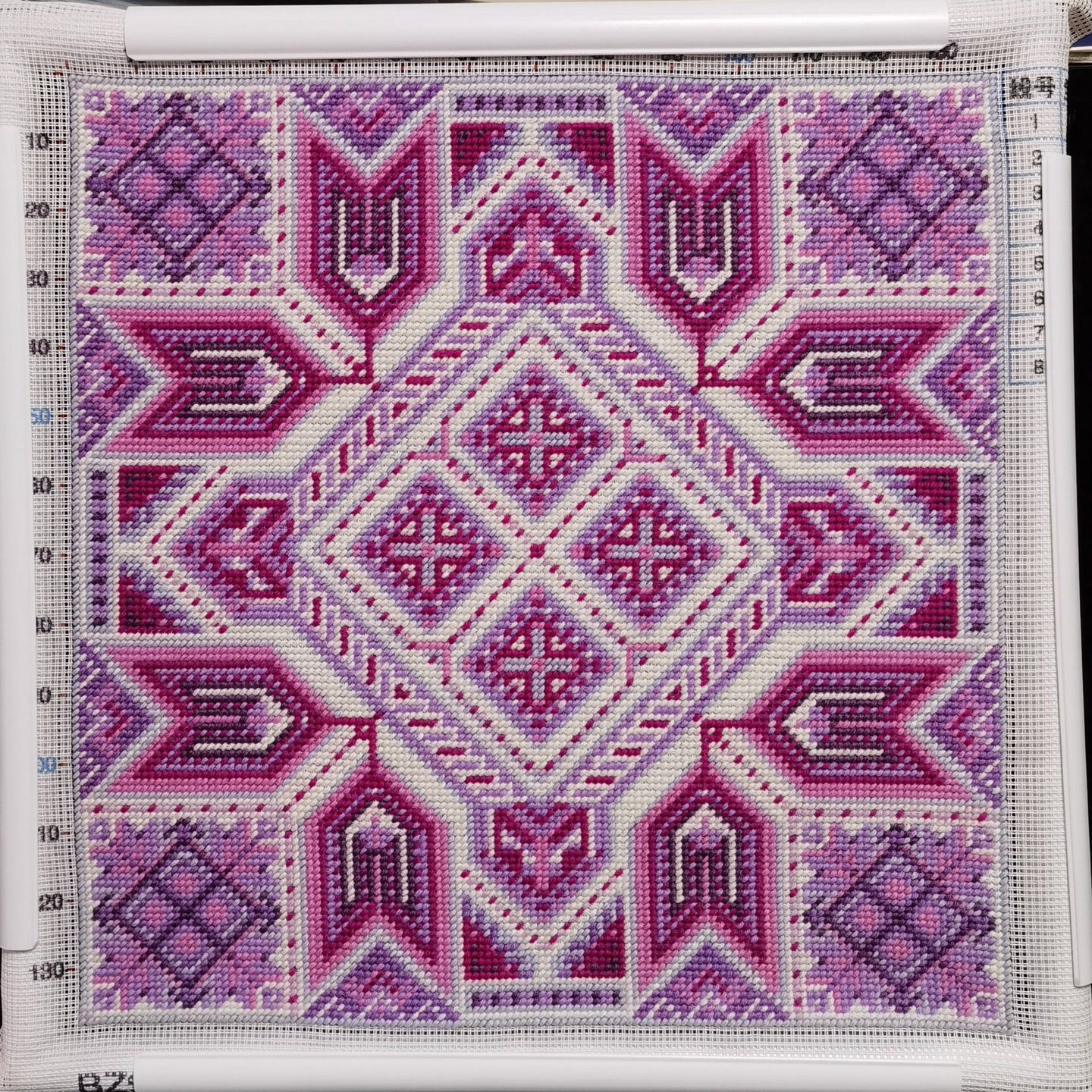 锦译绒绣 -BZ919紫色心情抱枕（含背布）