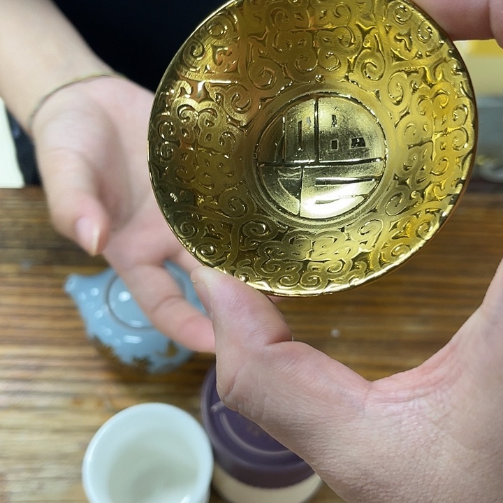 孤品茶具套装等。        