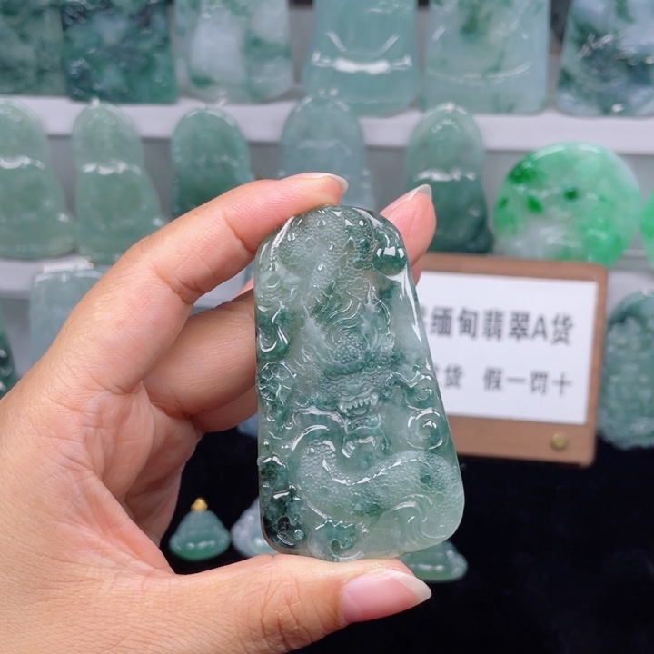 颈饰未镶嵌翡翠龙牌