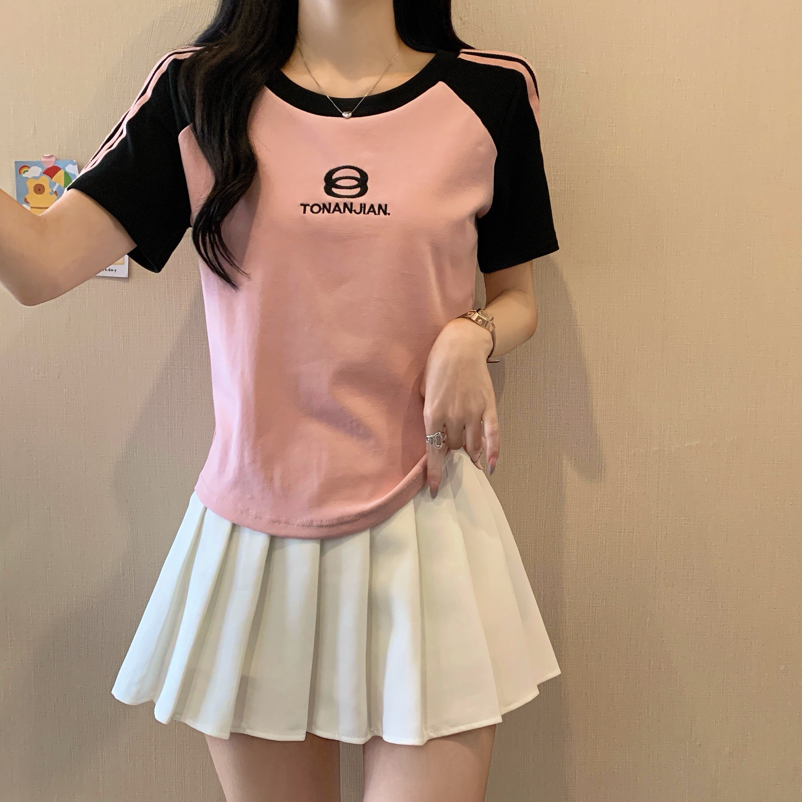 【冰姐】2025夏季新款设计感撞色立体刺绣T恤