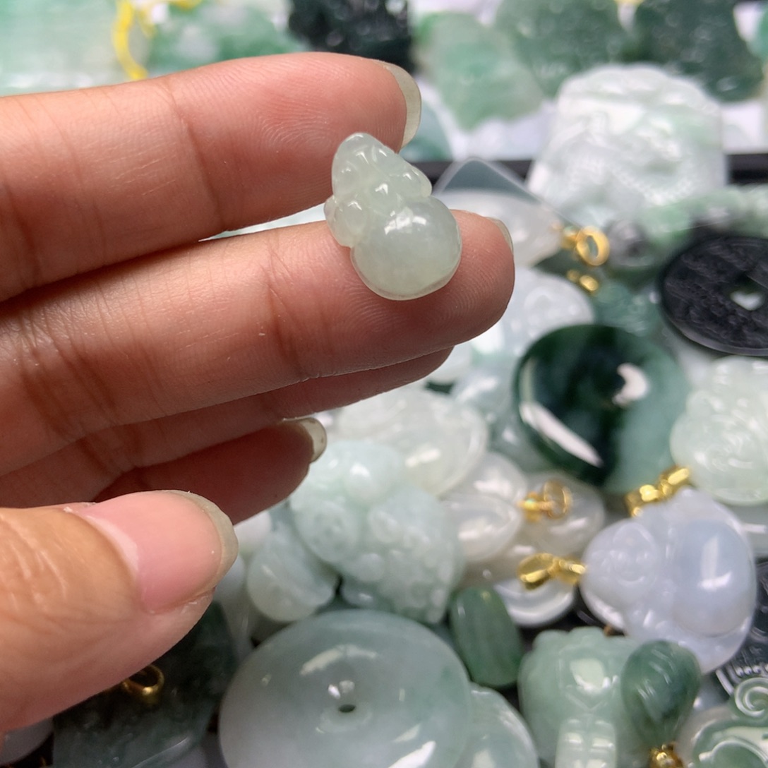 翡翠颈饰未镶嵌天然翡翠