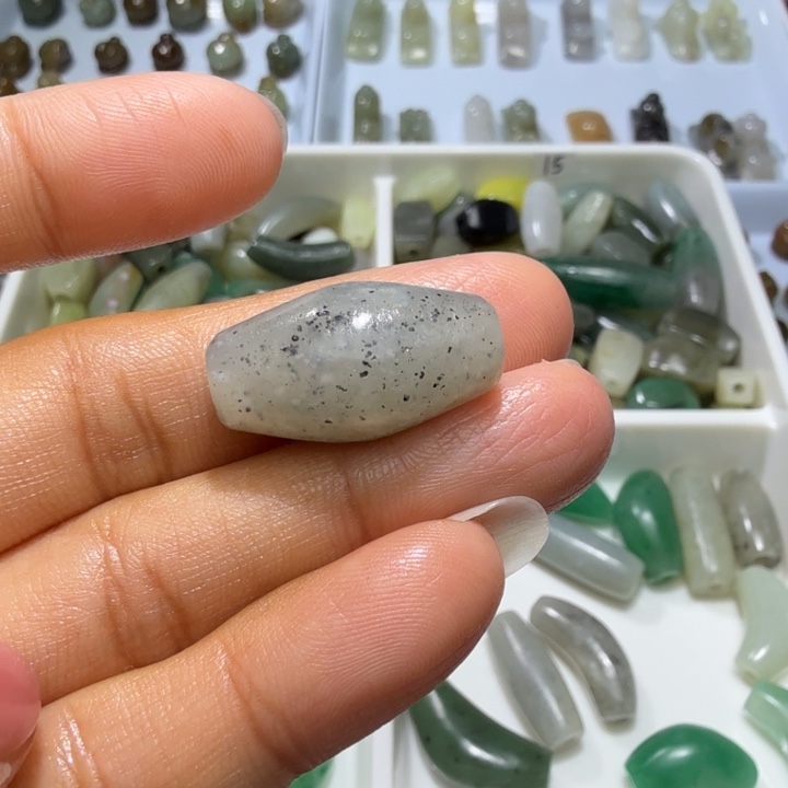 孤***长和田玉未镶嵌珠宝奇石