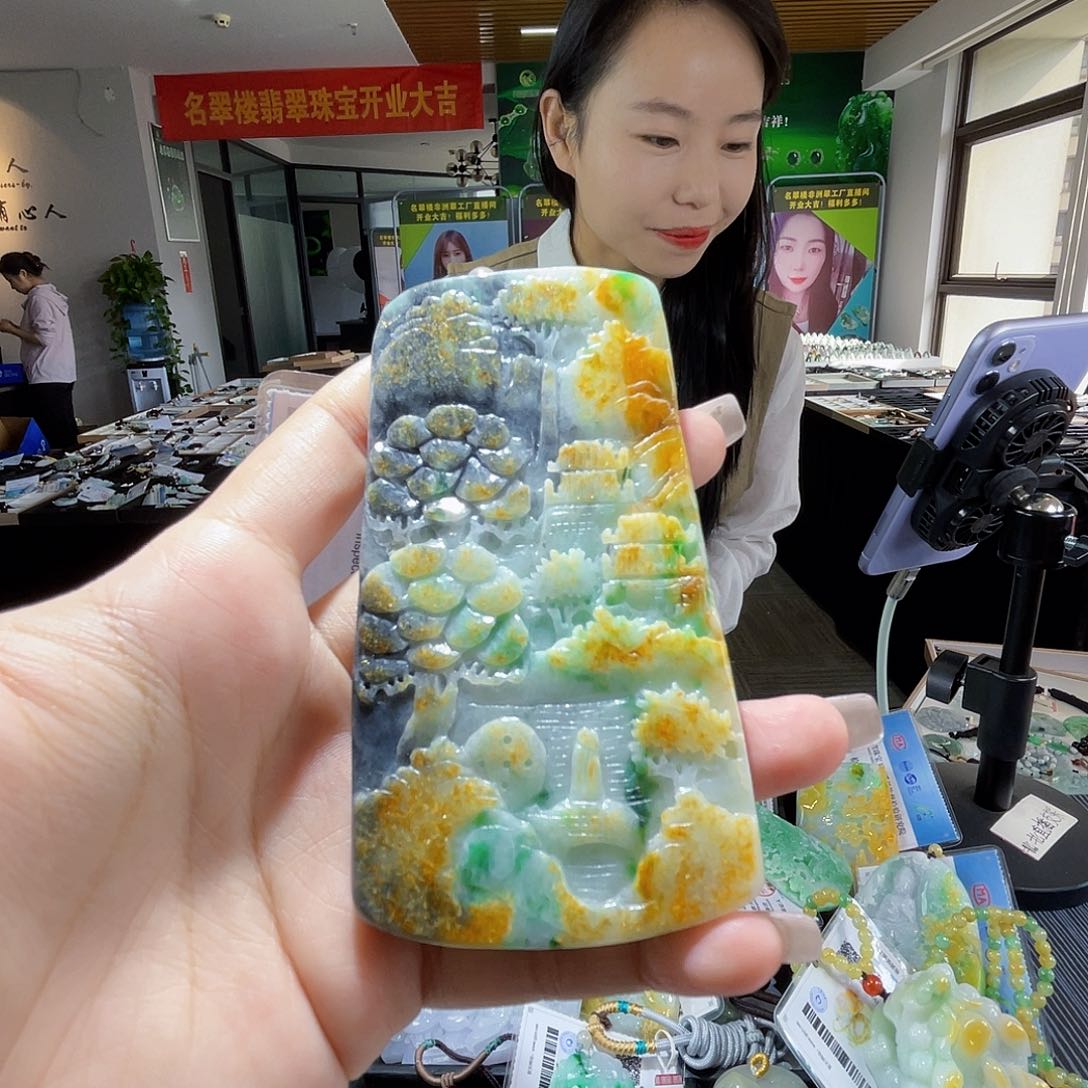 颈饰未镶嵌翡翠一个