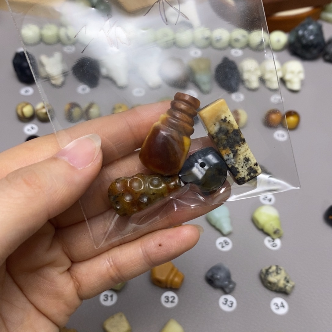 蛇纹石玉配饰合金?****