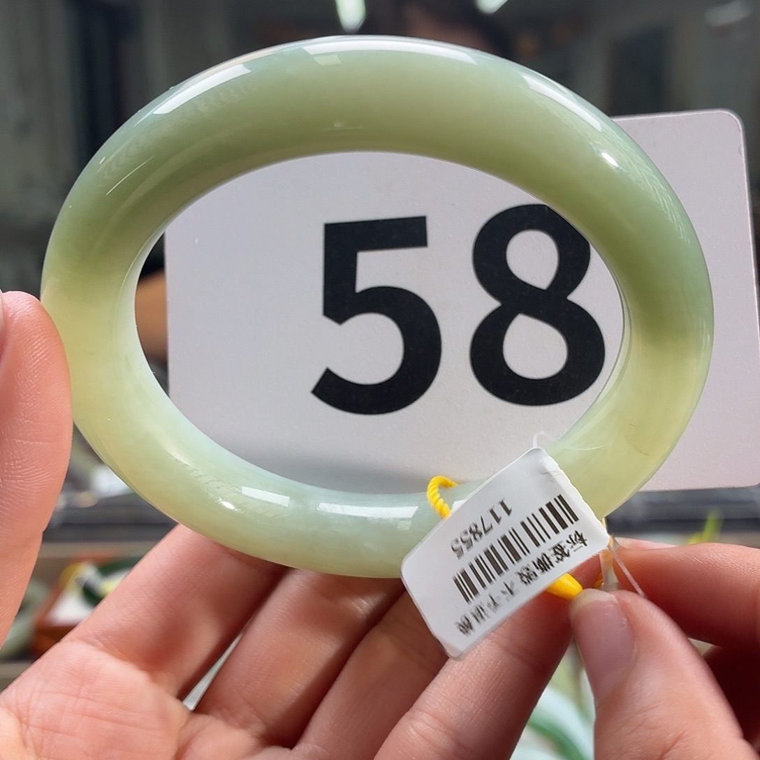 和田玉手镯未镶嵌纹