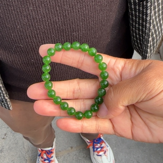 和田玉手链未镶嵌俄罗斯冰底辣阳绿，卡8小点