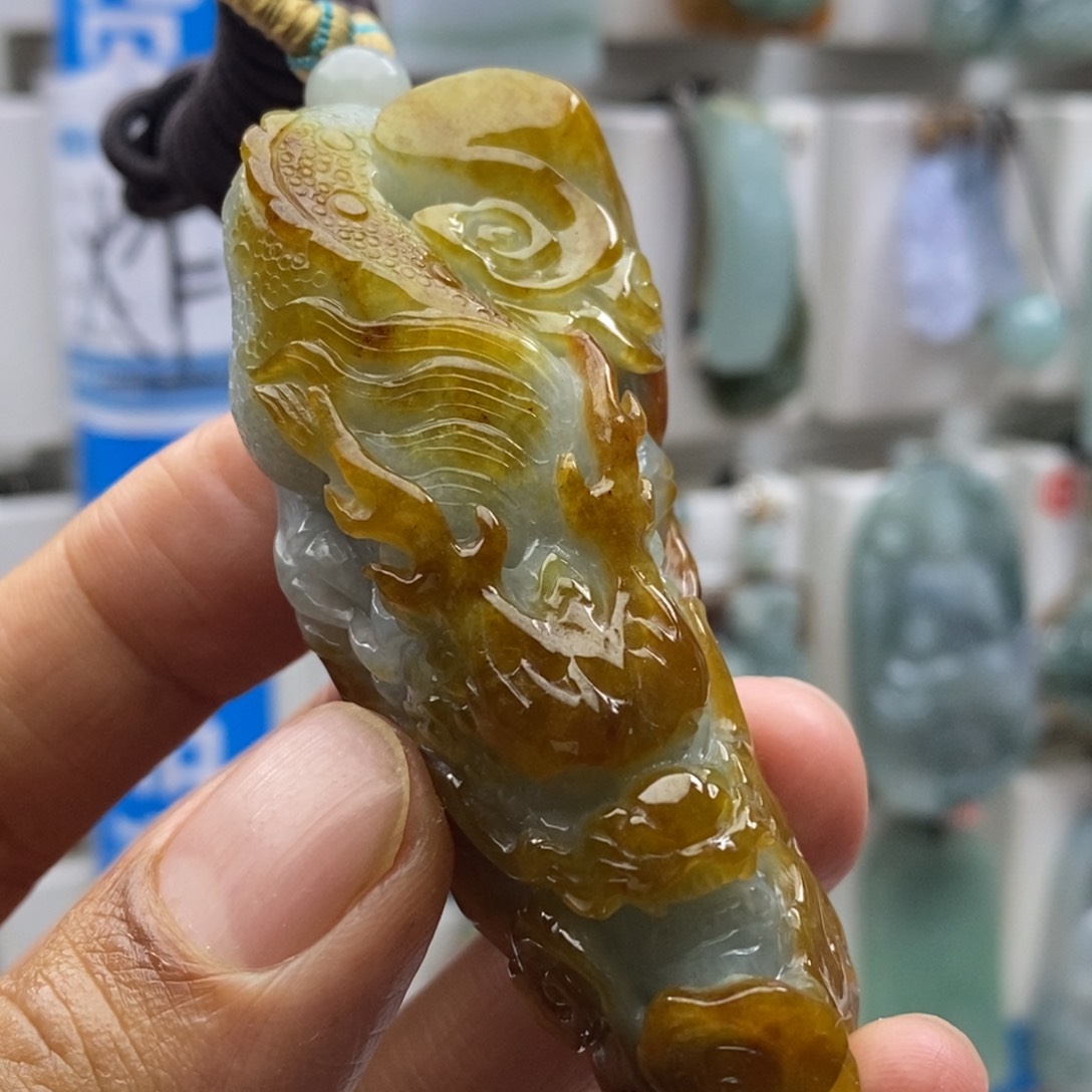 翡翠颈饰未镶嵌龙