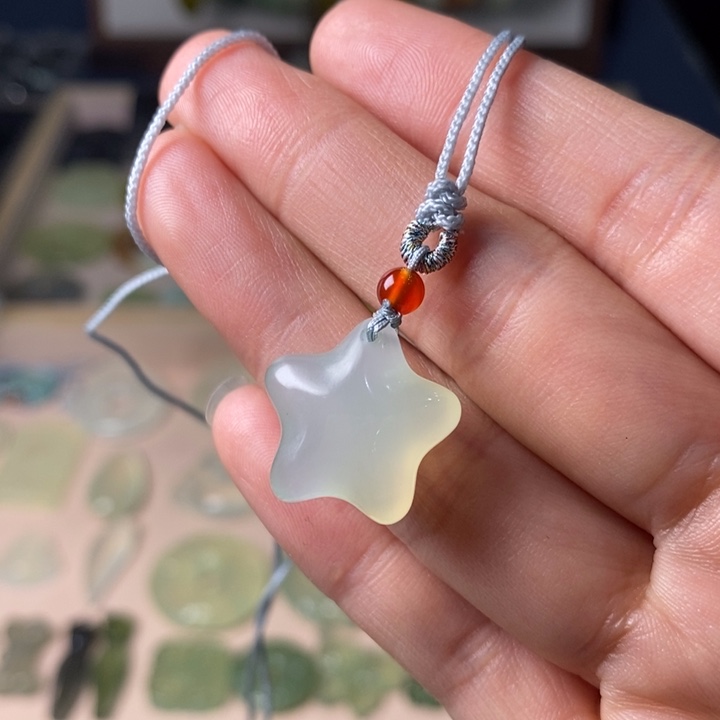 蛇纹石玉颈饰未镶嵌