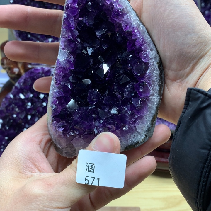 紫晶乌拉圭未镶嵌