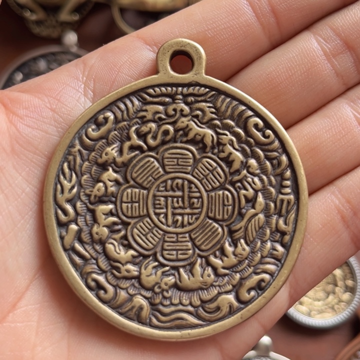 颈饰琉璃洛****?喜欢的朋友