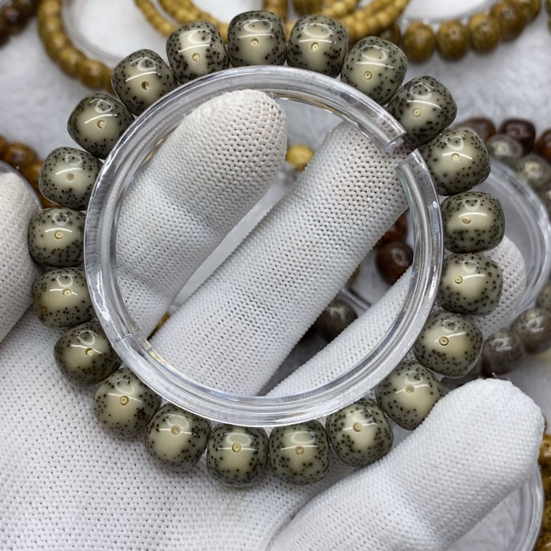 星月菩提吊坠伶***谣石玉料