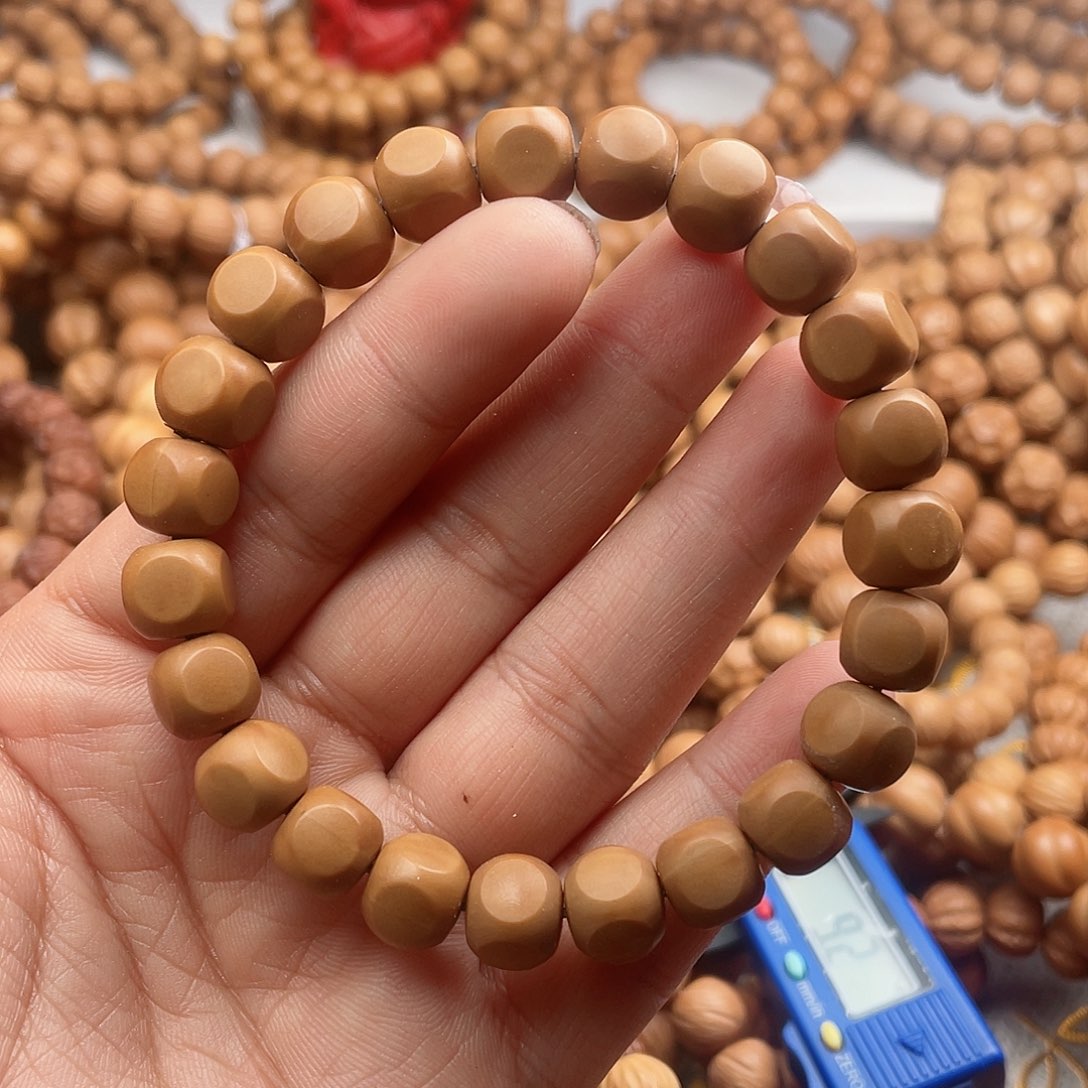 猴头核桃吊坠9+微瑕六方