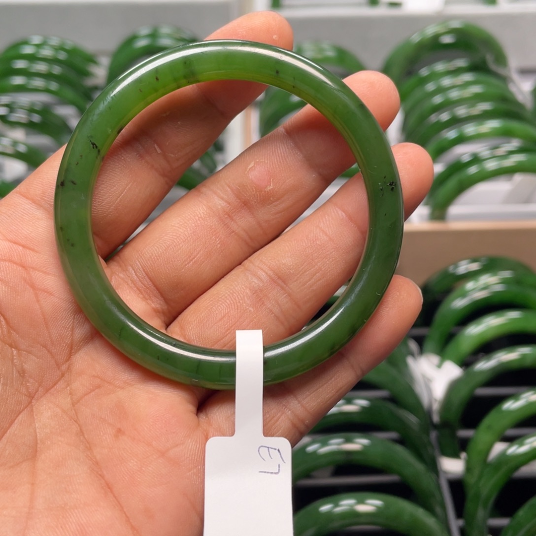 和田玉（碧玉）未镶嵌手镯瑕疵款特漏带裂