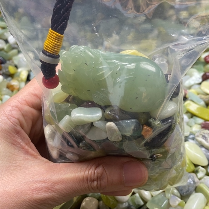 蛇纹石玉鱼缸石未镶嵌