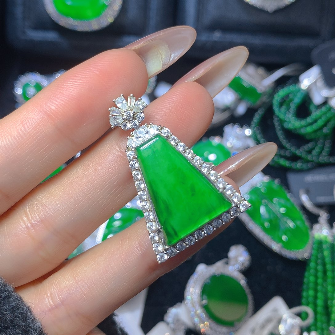 翡翠颈饰银S925镶嵌翡翠