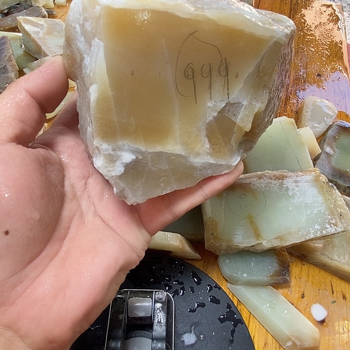 和田玉（糖玉）未镶嵌珠宝半成品