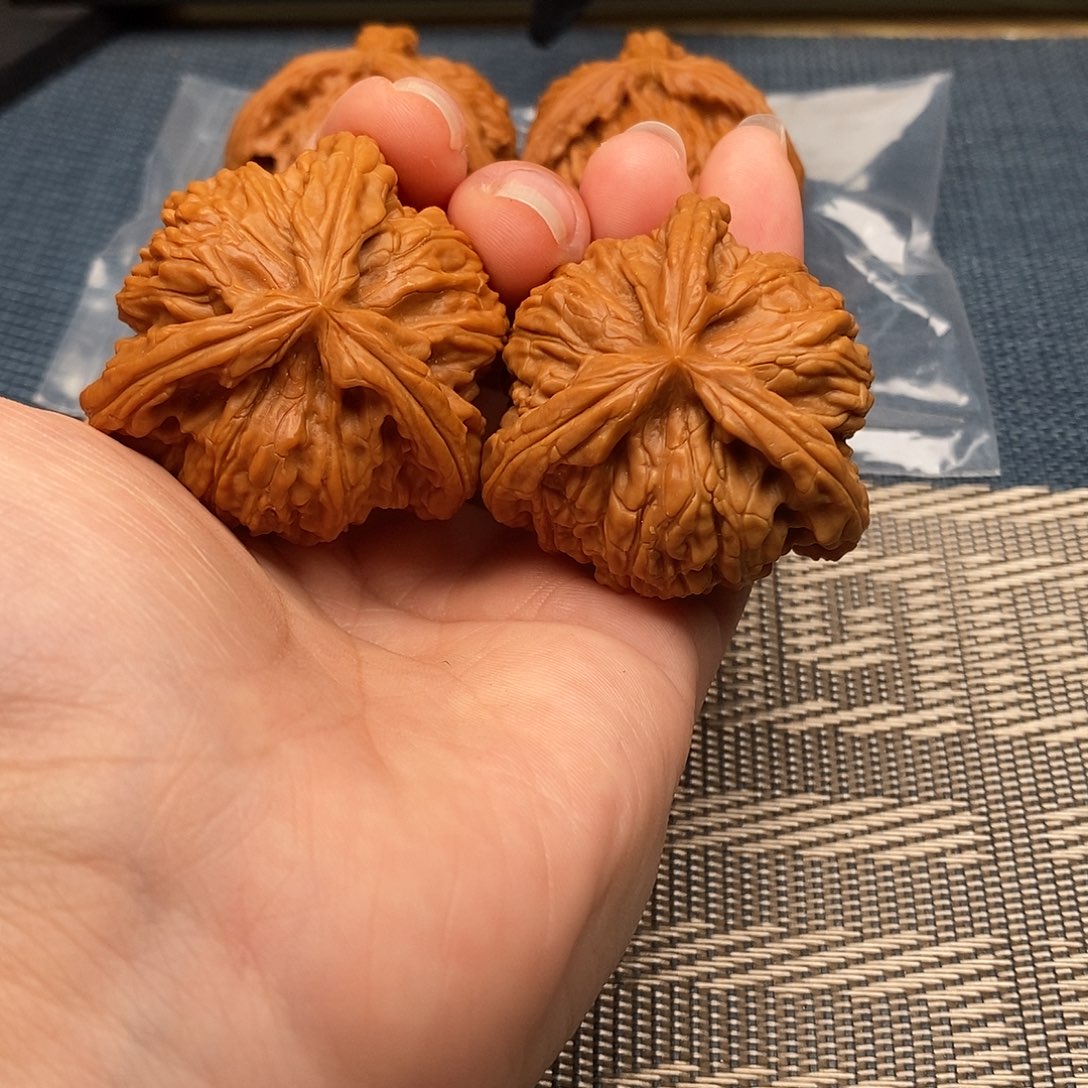 用***3文玩核桃吊坠三棱