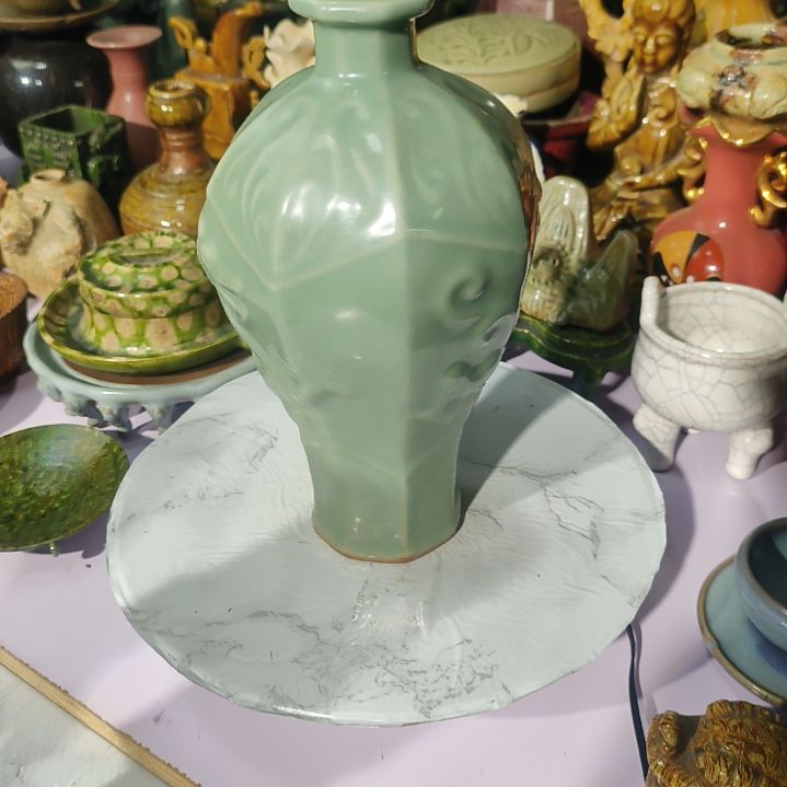 龙泉窑青瓷印花梅瓶