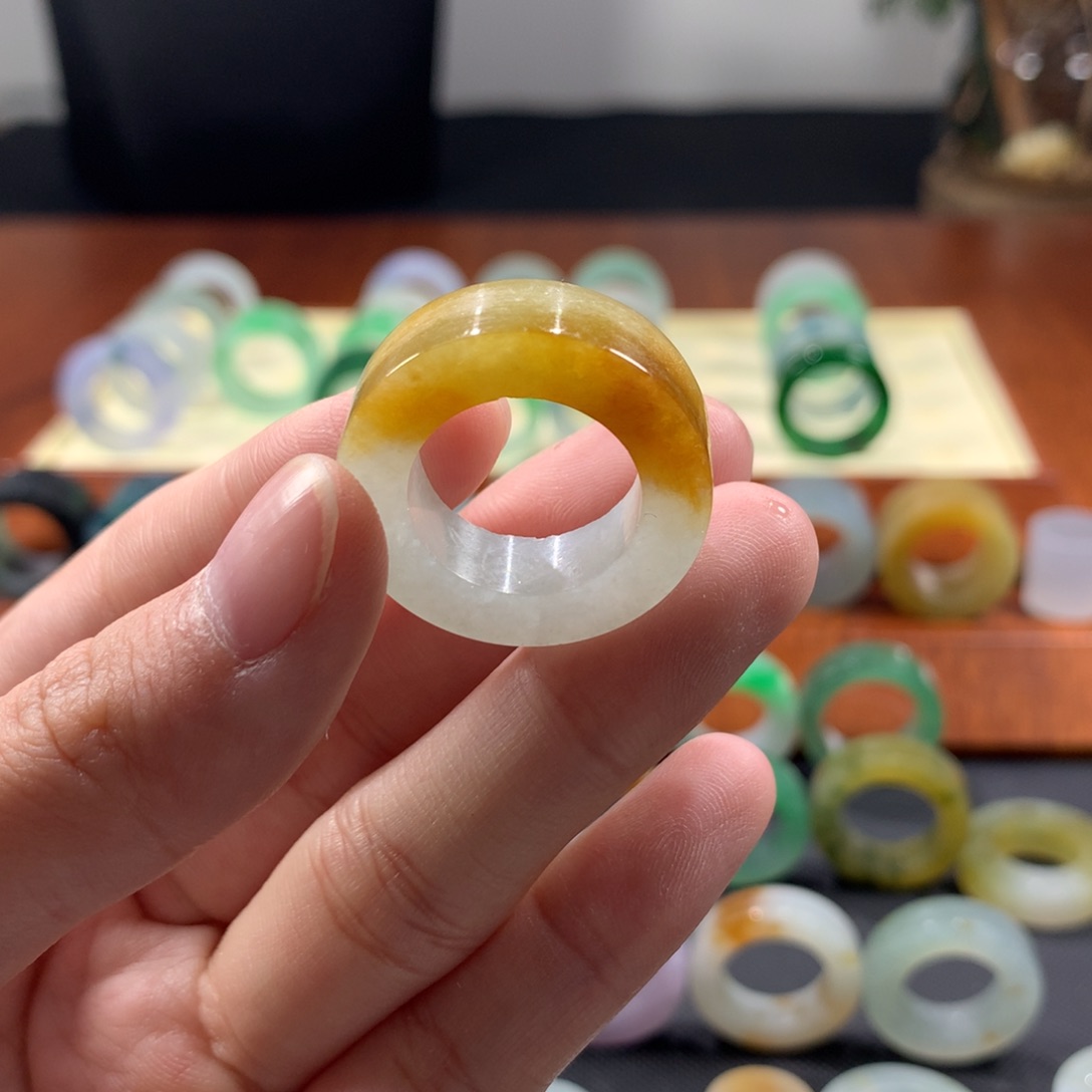 定制翡翠未镶嵌人****