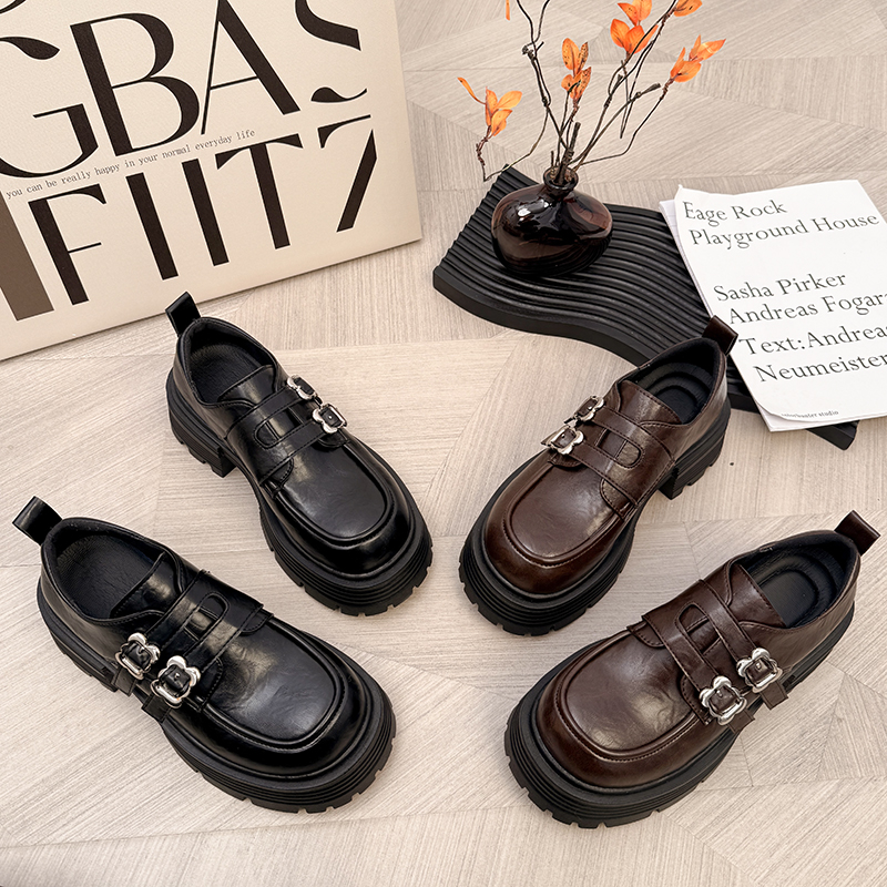 小皮鞋女2025新款春秋季粗跟增高厚底学院风配裙子金属扣日系单鞋