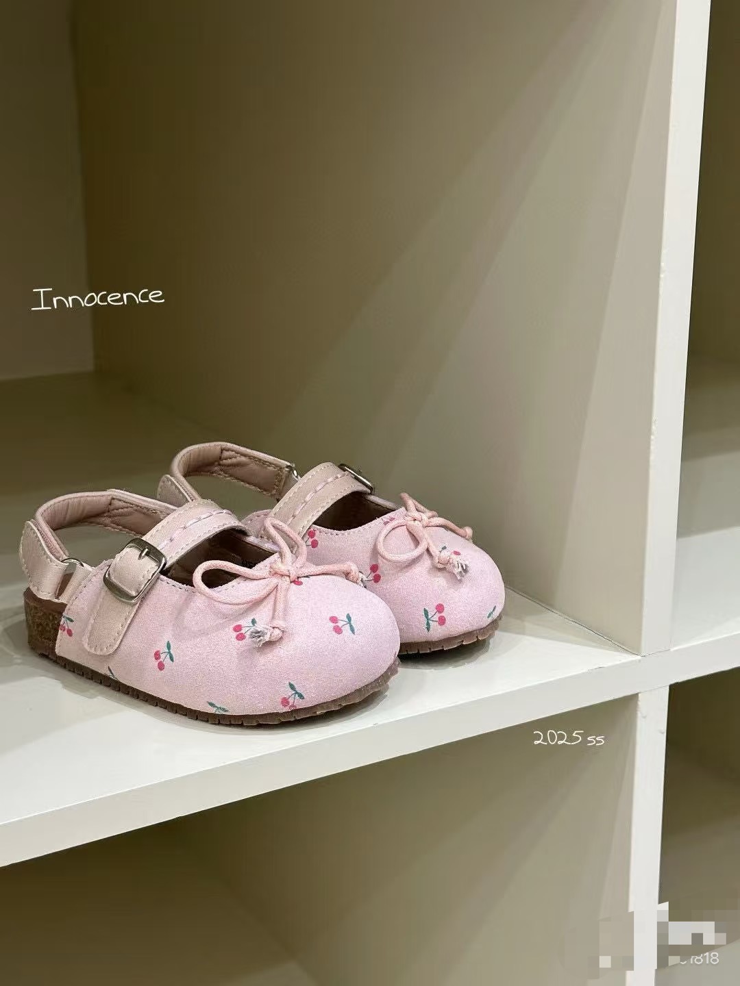 儿童am*家浅皮粉小樱桃勃肯鞋