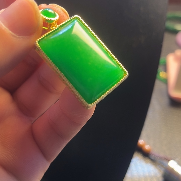 翡翠14K金镶嵌颈饰