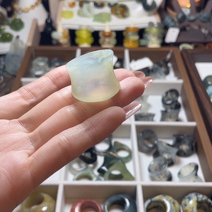 i***%蛇纹石玉未镶嵌戒指17.5 微瑕