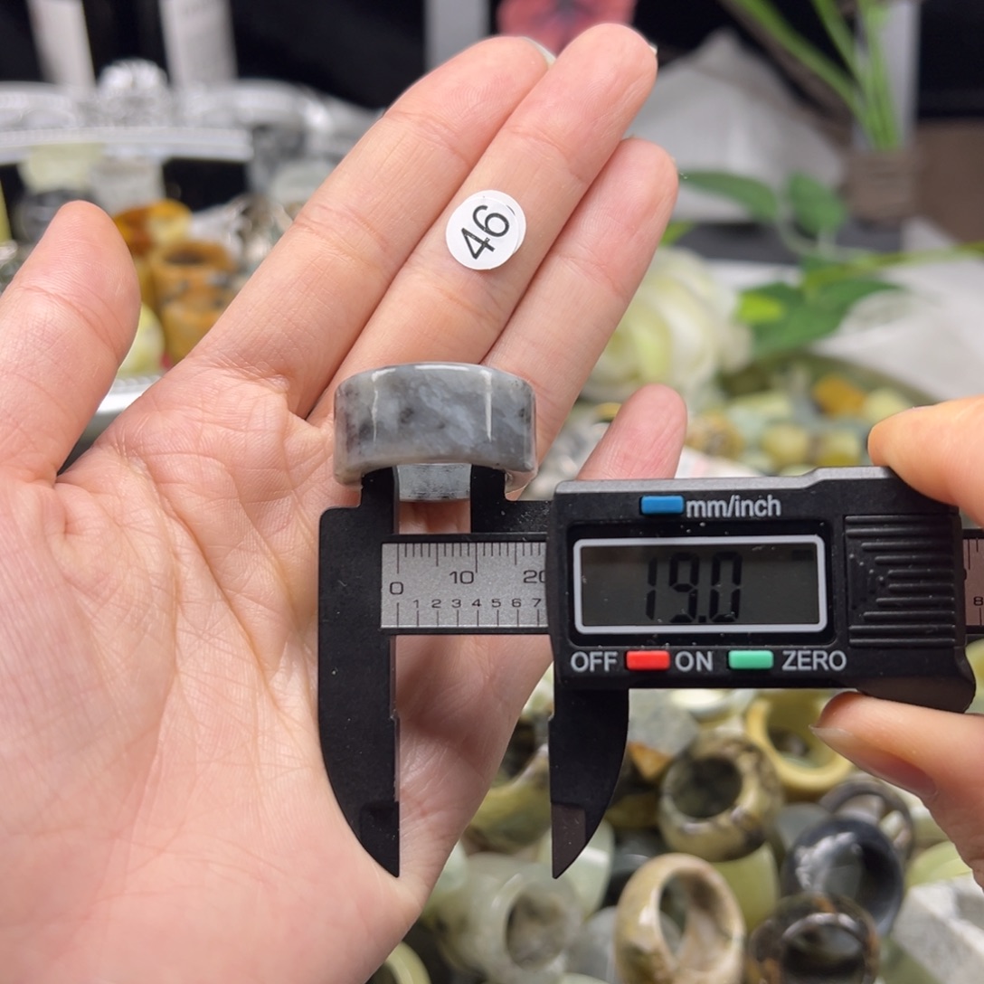 蛇纹石玉未镶嵌戒指