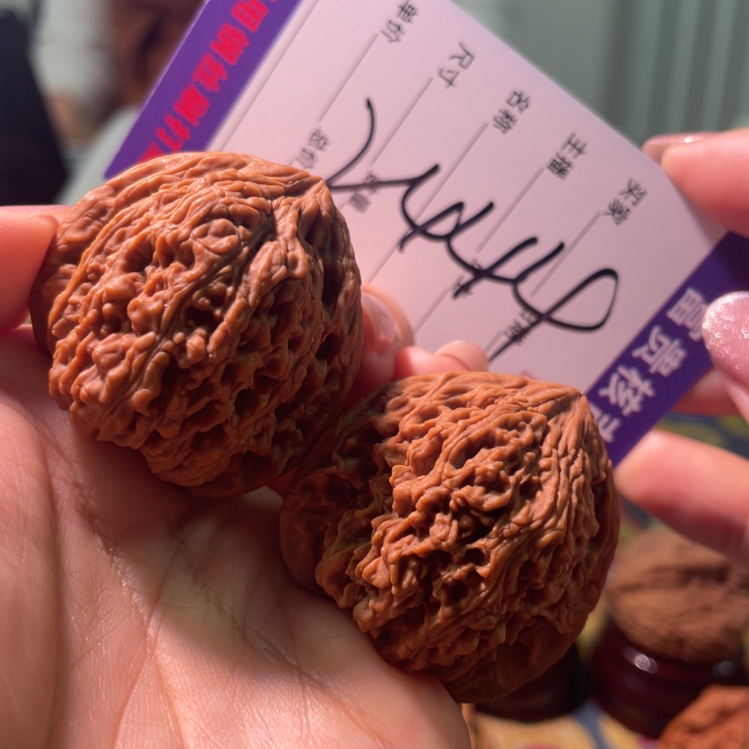 C***.核桃把件37左右紫皮三角桃心麻墩