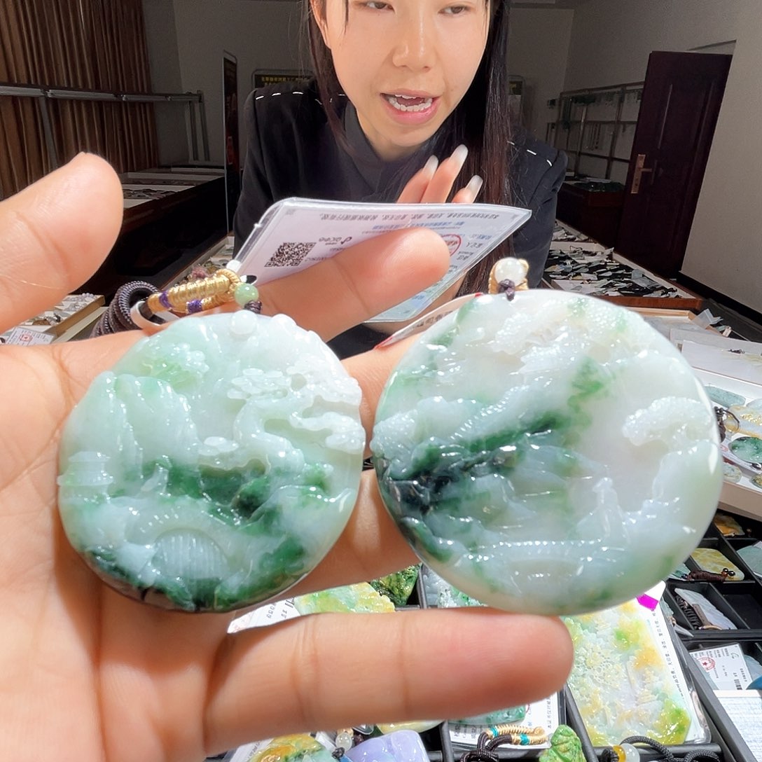 翡翠未镶嵌颈饰一