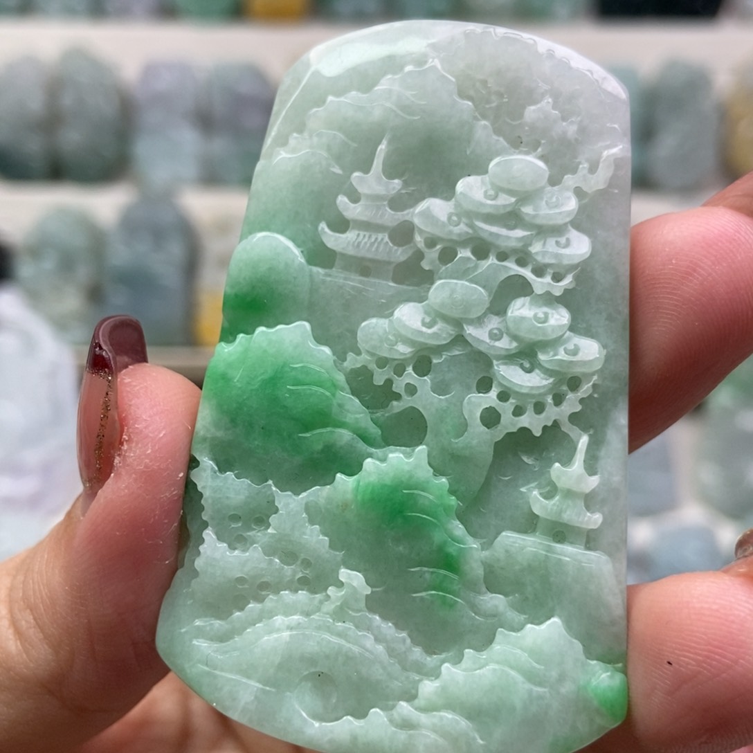 翡翠吊坠(赠链)未镶嵌